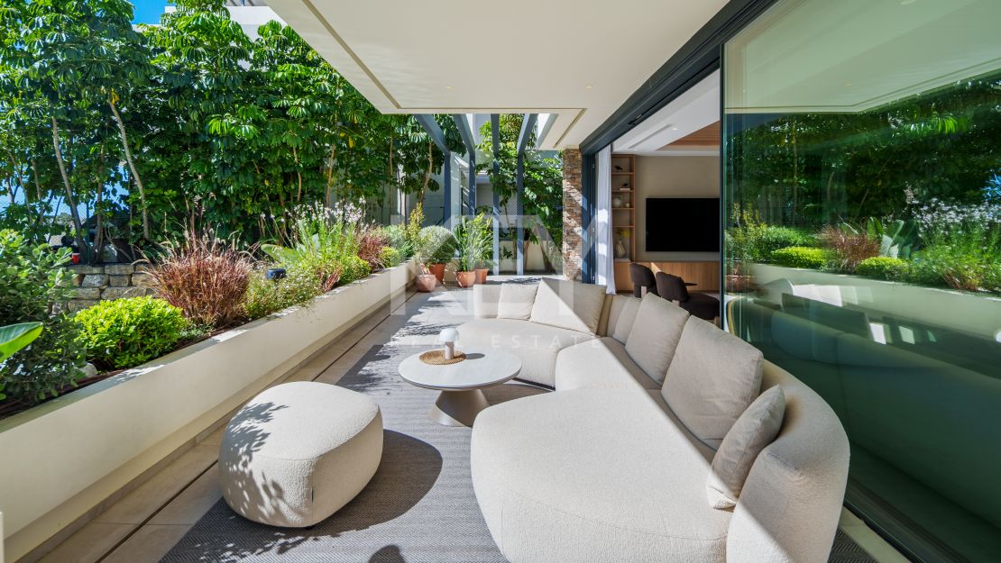 Contemporary Luxury Villa for Sale in El Campanario, Estepona