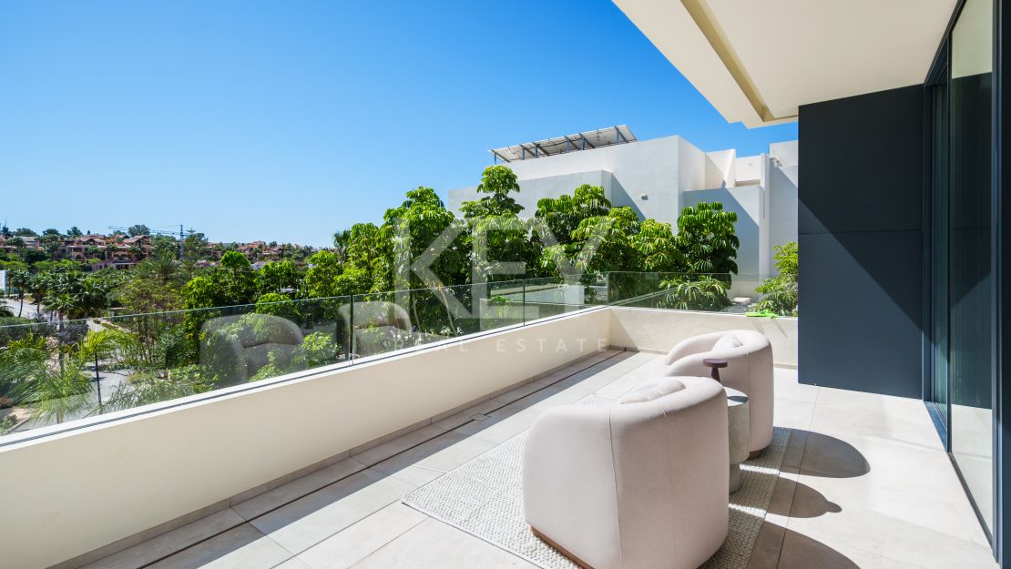 Contemporary Luxury Villa for Sale in El Campanario, Estepona