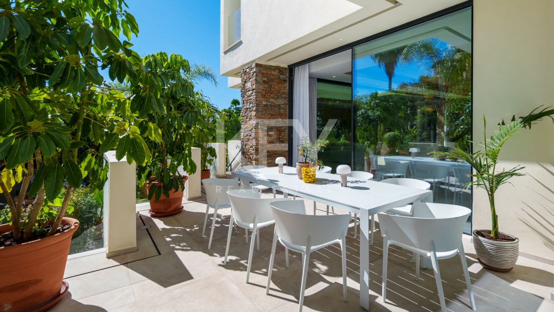 Contemporary Luxury Villa for Sale in El Campanario, Estepona