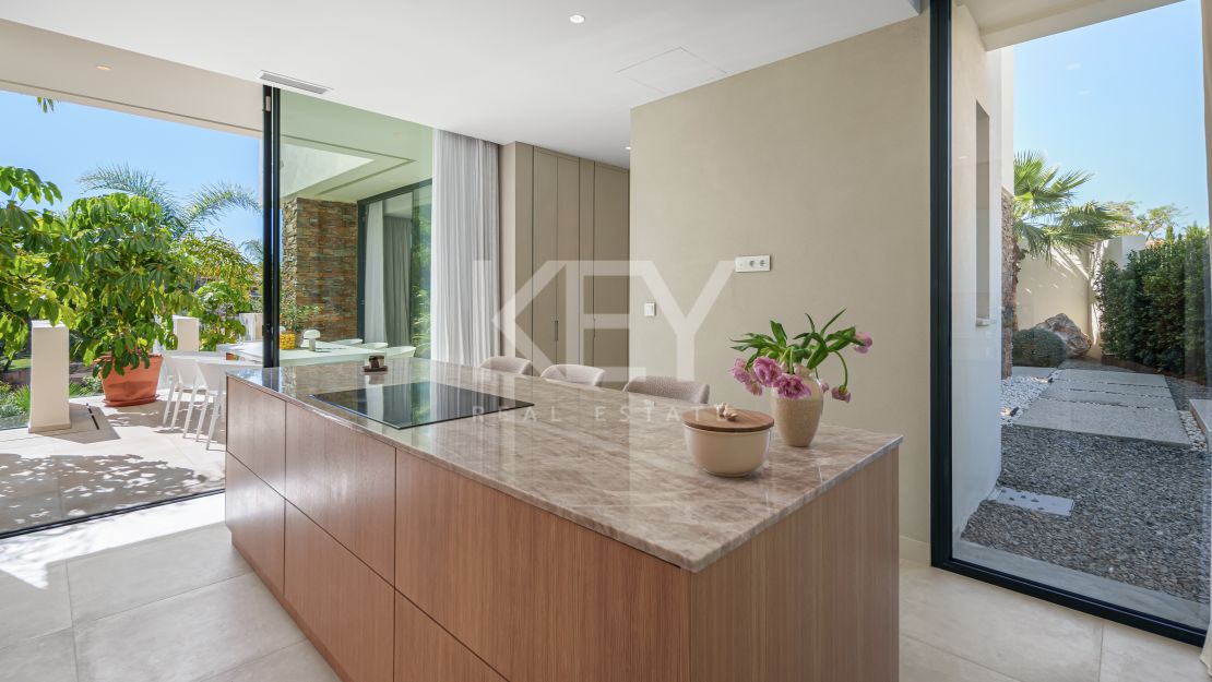 Contemporary Luxury Villa for Sale in El Campanario, Estepona