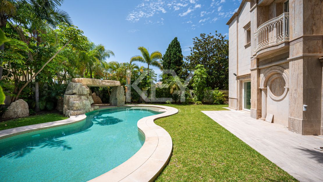 Classical Elegant Beachside Villa for Sale in Los Monteros, Marbella East