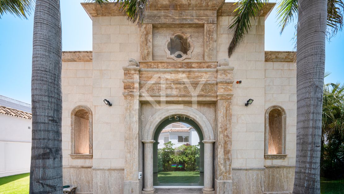 Classical Elegant Beachside Villa for Sale in Los Monteros, Marbella East