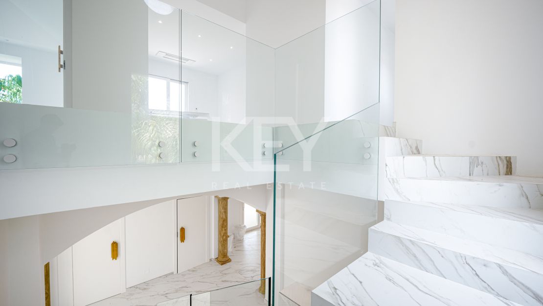 Classical Elegant Beachside Villa for Sale in Los Monteros, Marbella East