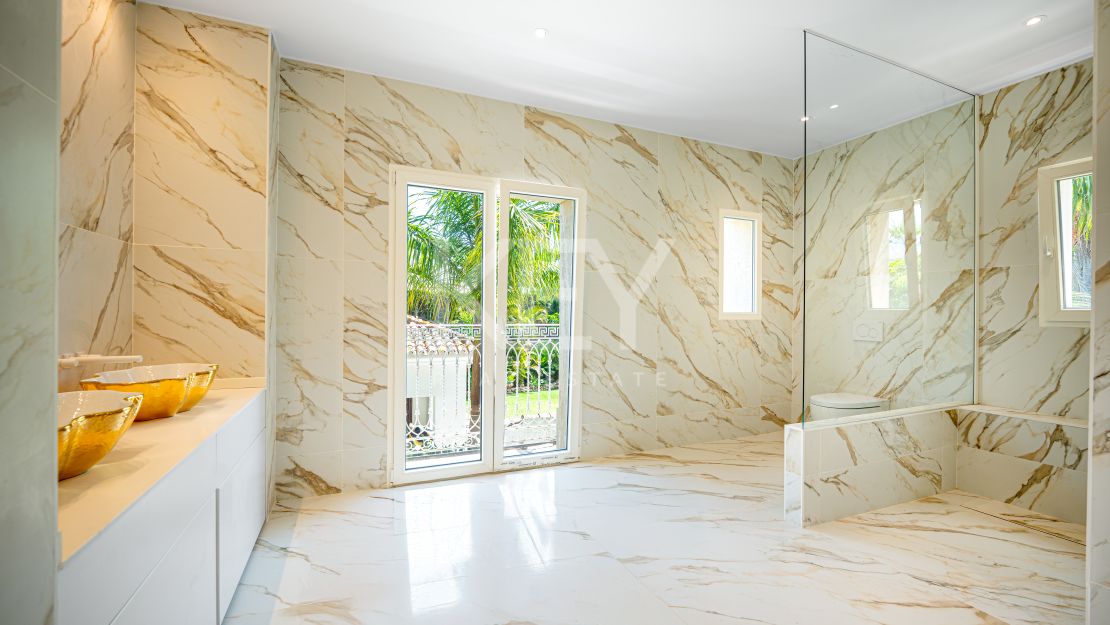 Classical Elegant Beachside Villa for Sale in Los Monteros, Marbella East