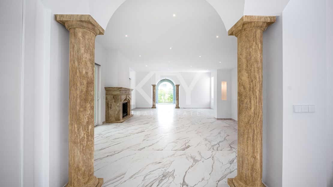Classical Elegant Beachside Villa for Sale in Los Monteros, Marbella East
