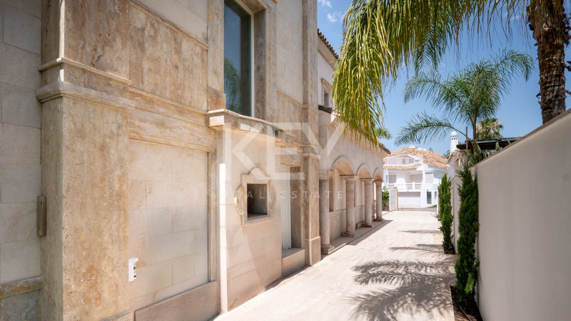 Classical Elegant Beachside Villa for Sale in Los Monteros, Marbella East