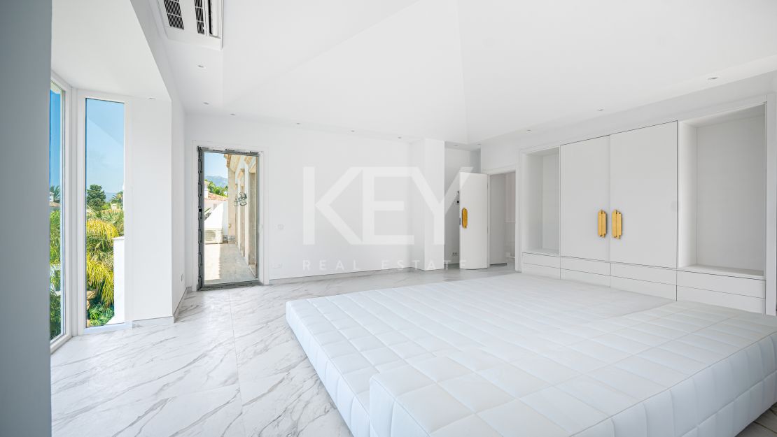 Classical Elegant Beachside Villa for Sale in Los Monteros, Marbella East