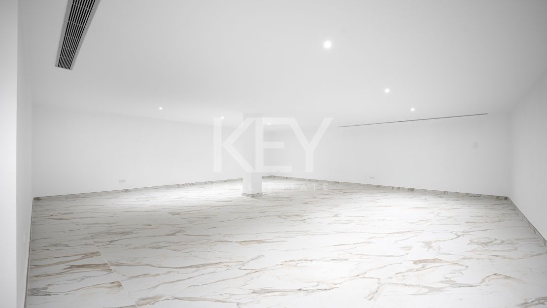 Classical Elegant Beachside Villa for Sale in Los Monteros, Marbella East