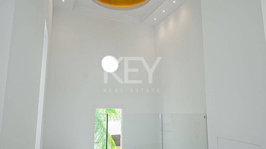 Classical Elegant Beachside Villa for Sale in Los Monteros, Marbella East