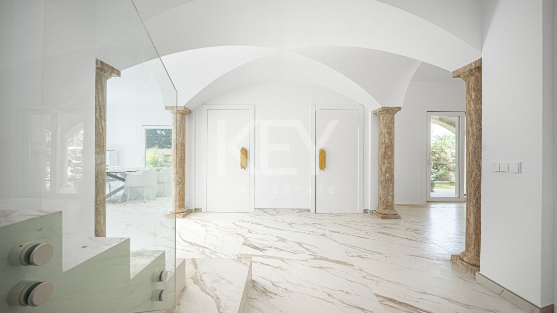 Classical Elegant Beachside Villa for Sale in Los Monteros, Marbella East