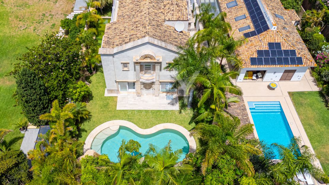 Classical Elegant Beachside Villa for Sale in Los Monteros, Marbella East
