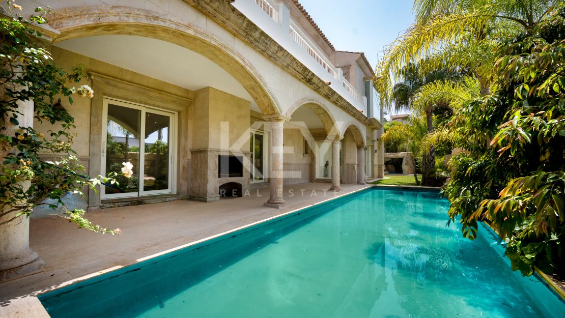 Classical Elegant Beachside Villa for Sale in Los Monteros, Marbella East