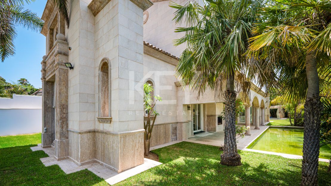 Classical Elegant Beachside Villa for Sale in Los Monteros, Marbella East