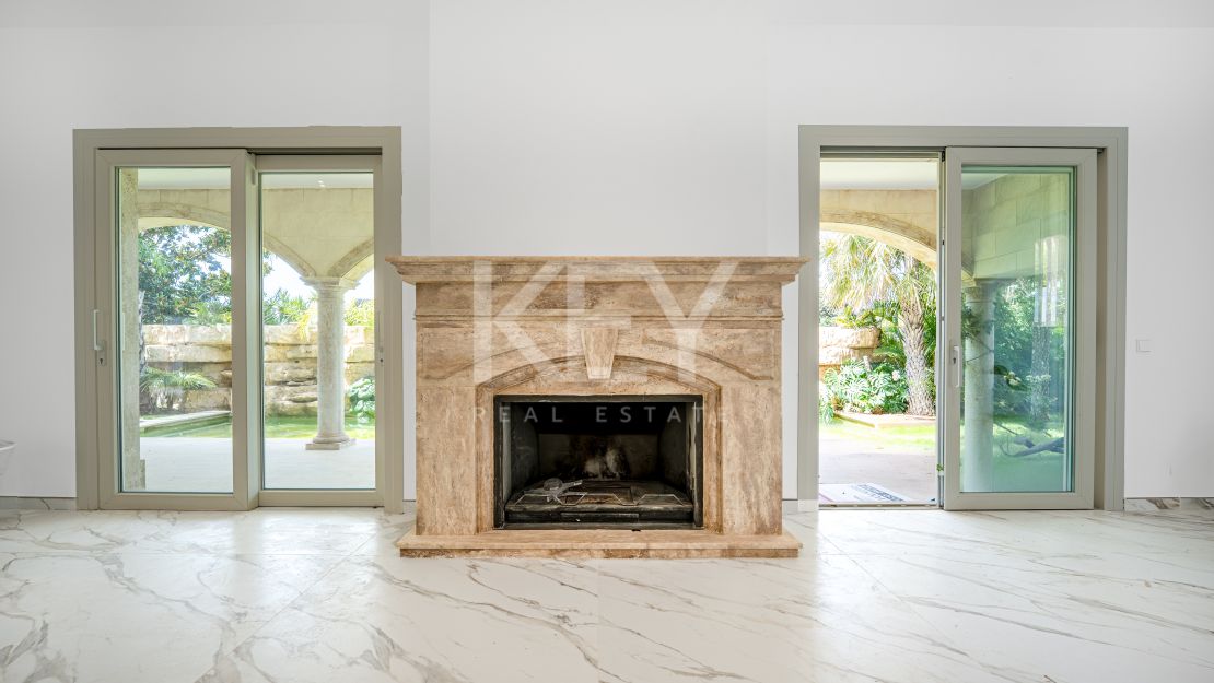 Classical Elegant Beachside Villa for Sale in Los Monteros, Marbella East