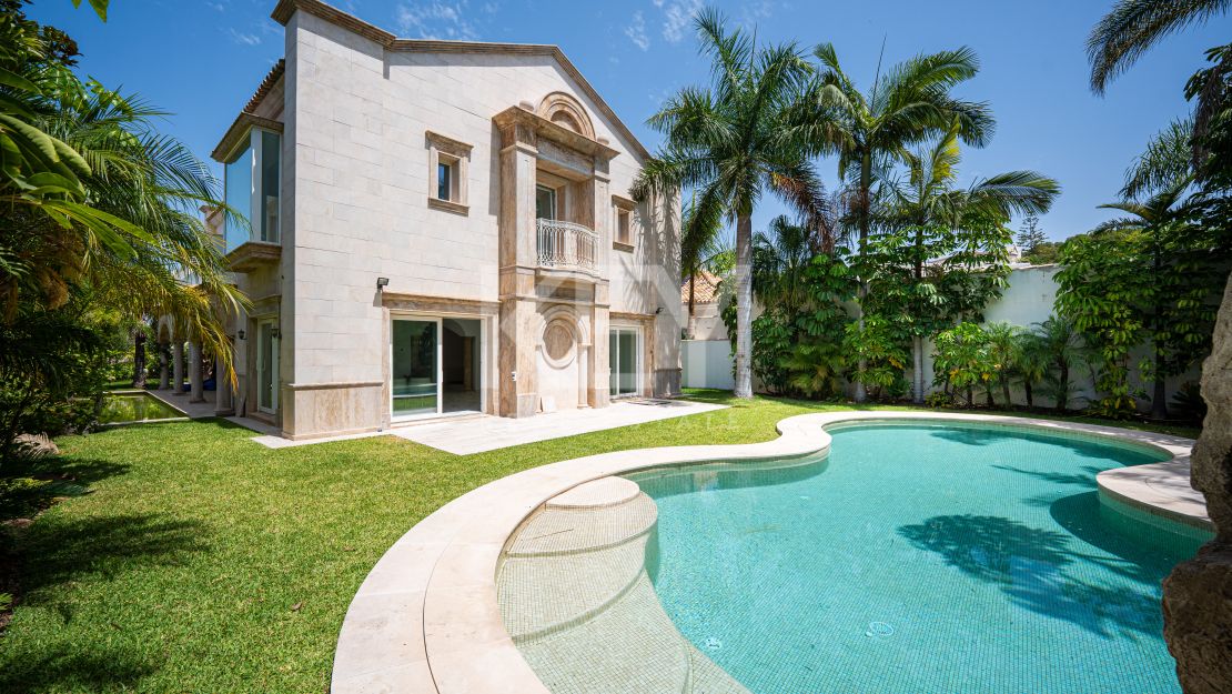 Classical Elegant Beachside Villa for Sale in Los Monteros, Marbella East
