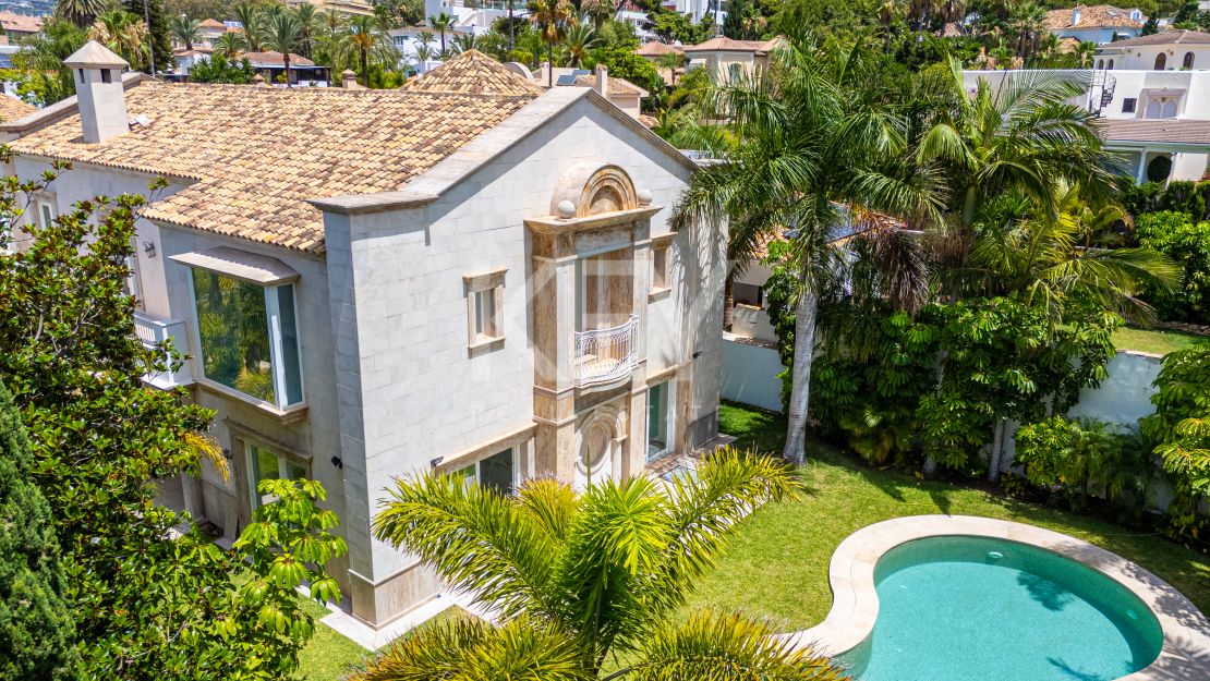 Classical Elegant Beachside Villa for Sale in Los Monteros, Marbella East