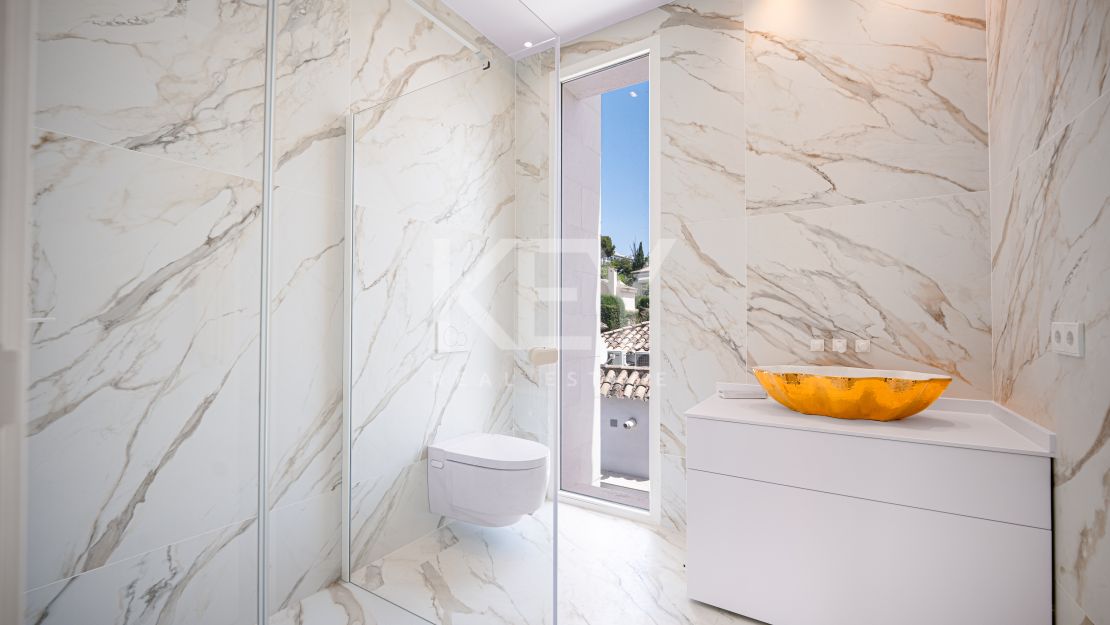 Classical Elegant Beachside Villa for Sale in Los Monteros, Marbella East