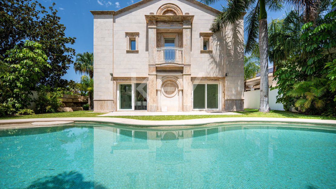 Classical Elegant Beachside Villa for Sale in Los Monteros, Marbella East