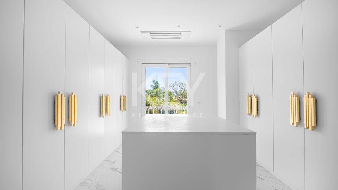 Classical Elegant Beachside Villa for Sale in Los Monteros, Marbella East