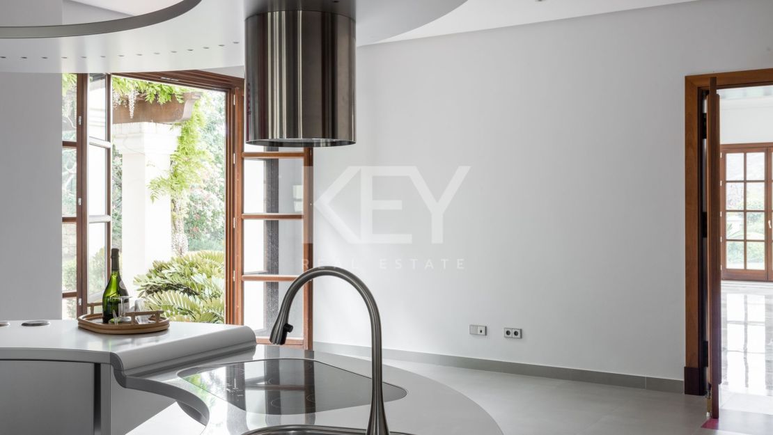 Luxury Mediterranean Classic Style Villa for Sale in La Zagaleta, Benahavís