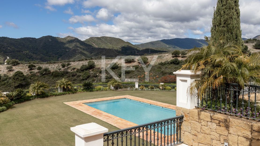 Luxury Mediterranean Classic Style Villa for Sale in La Zagaleta, Benahavís