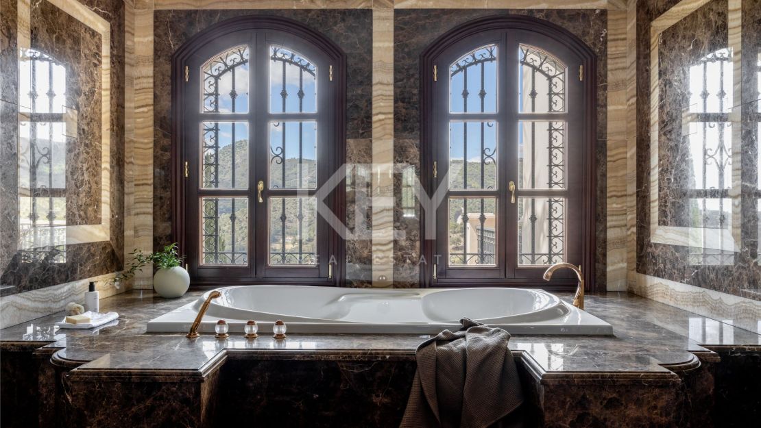Luxury Mediterranean Classic Style Villa for Sale in La Zagaleta, Benahavís