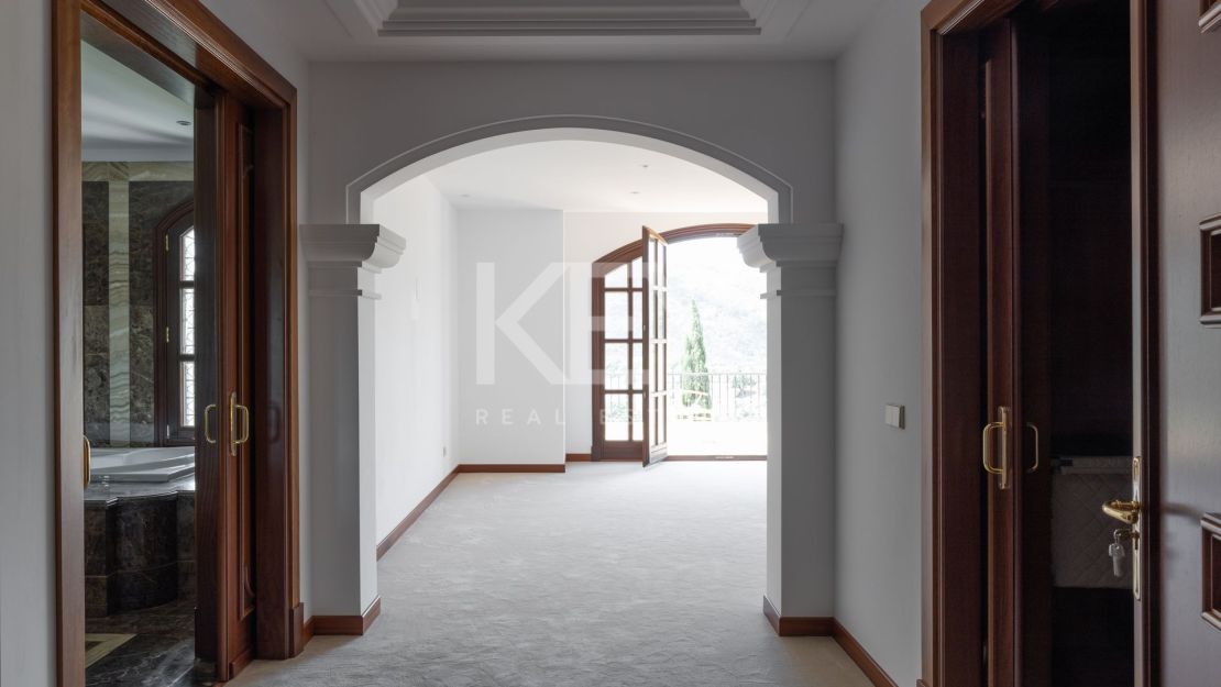 Luxury Mediterranean Classic Style Villa for Sale in La Zagaleta, Benahavís