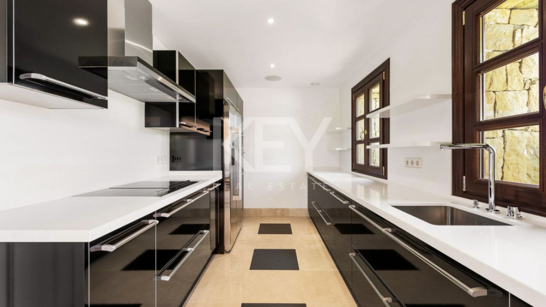 Luxury Mediterranean Classic Style Villa for Sale in La Zagaleta, Benahavís