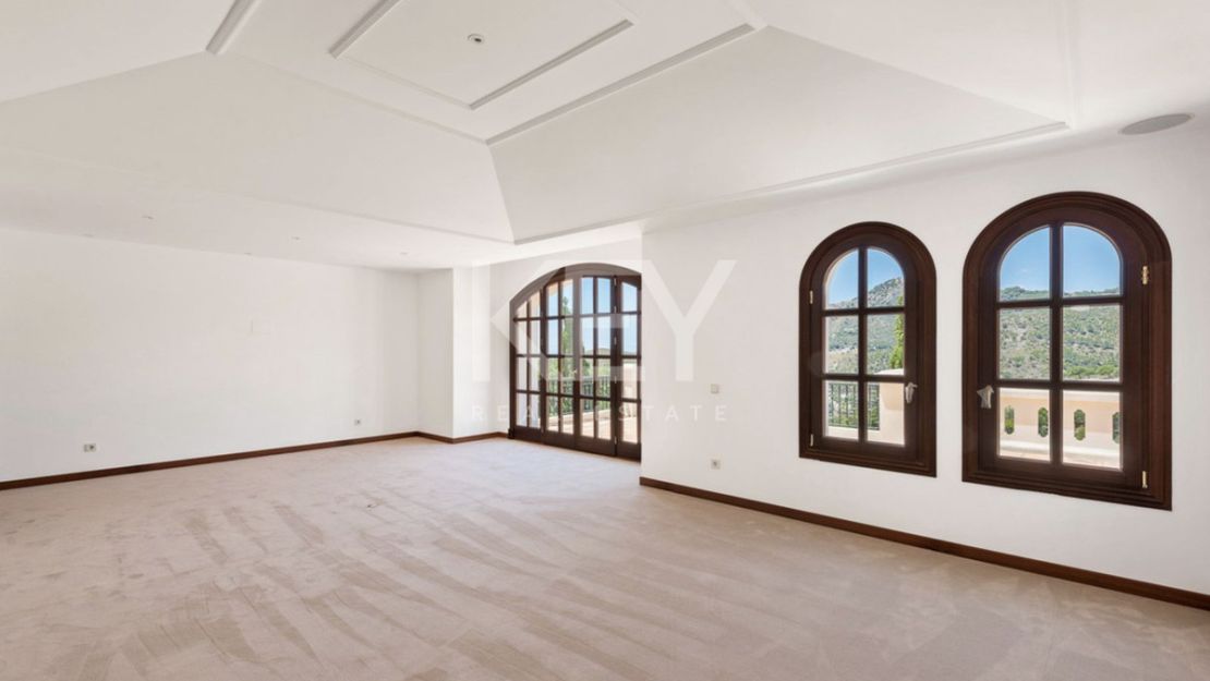 Luxury Mediterranean Classic Style Villa for Sale in La Zagaleta, Benahavís