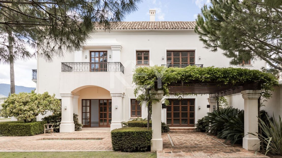 Luxury Mediterranean Classic Style Villa for Sale in La Zagaleta, Benahavís