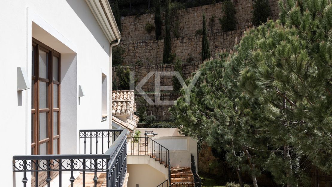 Luxury Mediterranean Classic Style Villa for Sale in La Zagaleta, Benahavís