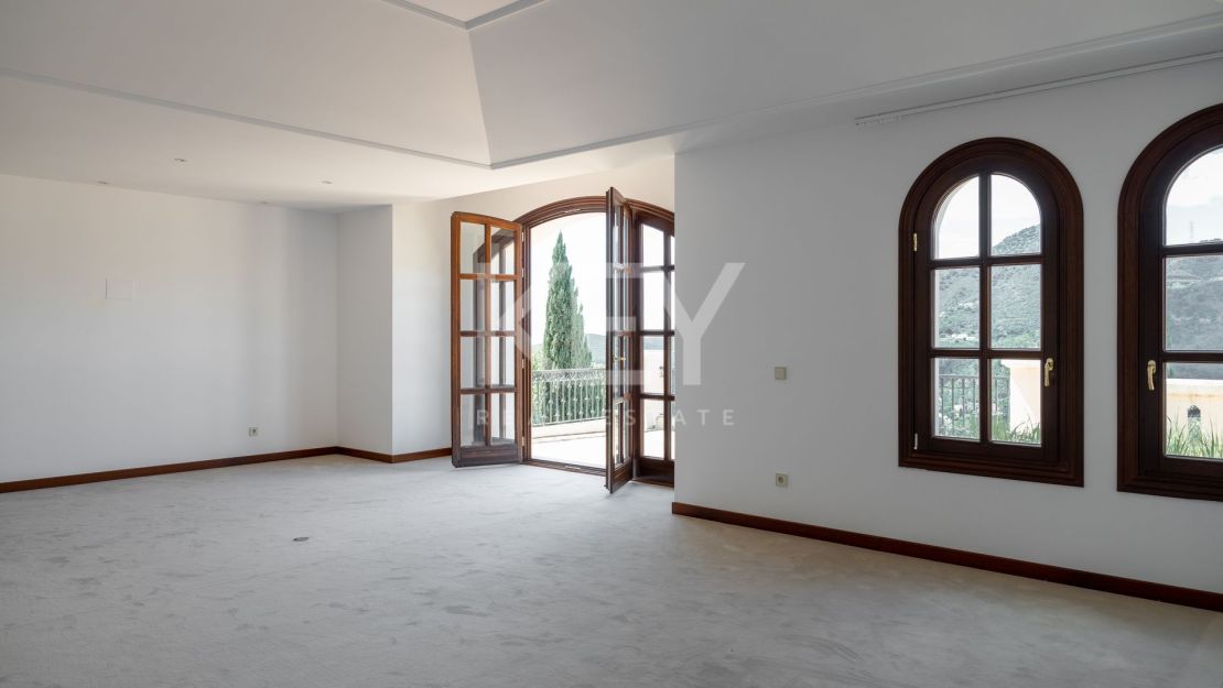 Luxury Mediterranean Classic Style Villa for Sale in La Zagaleta, Benahavís