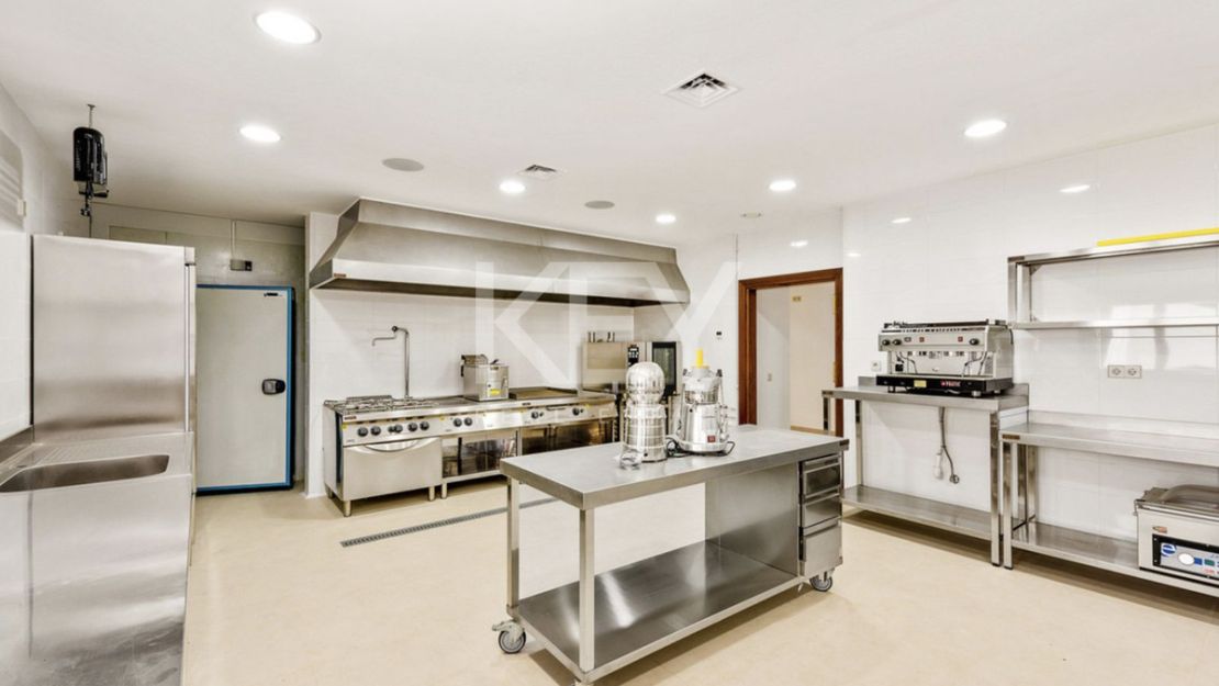 Luxury Mediterranean Classic Style Villa for Sale in La Zagaleta, Benahavís