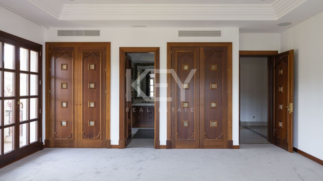 Luxury Mediterranean Classic Style Villa for Sale in La Zagaleta, Benahavís