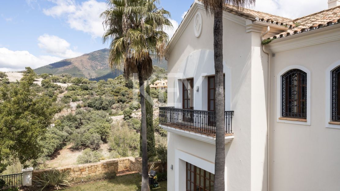 Luxury Mediterranean Classic Style Villa for Sale in La Zagaleta, Benahavís