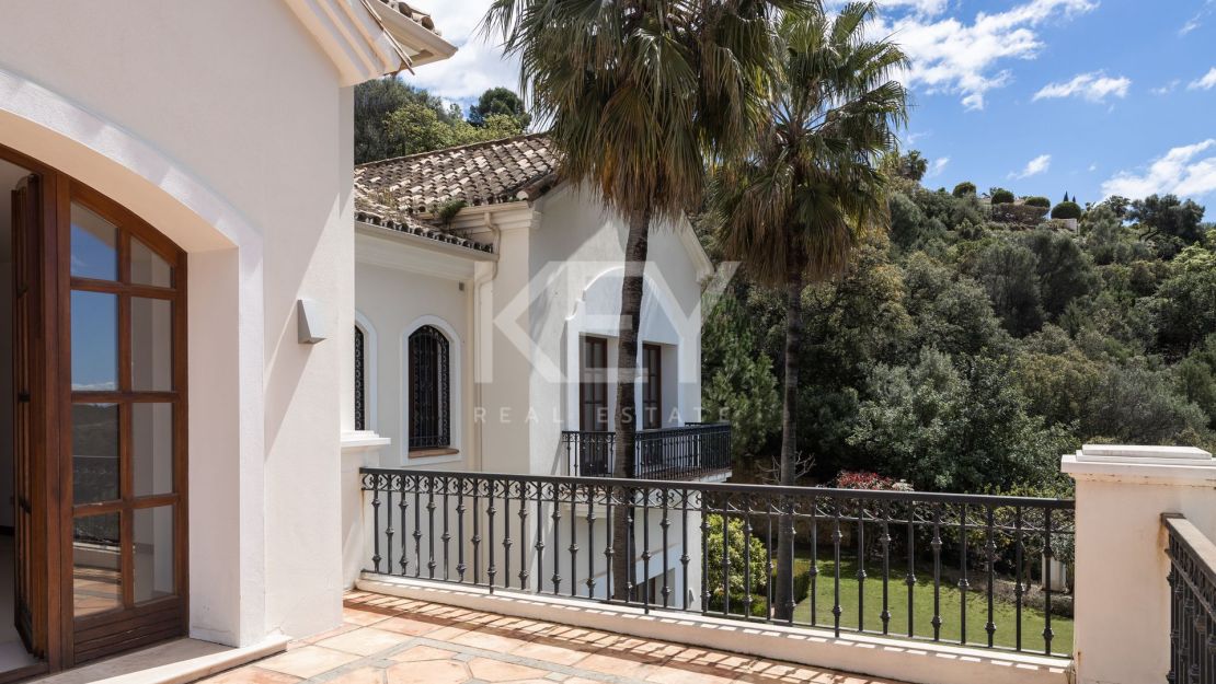 Luxury Mediterranean Classic Style Villa for Sale in La Zagaleta, Benahavís