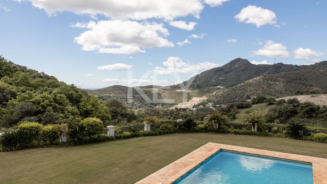 Luxury Mediterranean Classic Style Villa for Sale in La Zagaleta, Benahavís