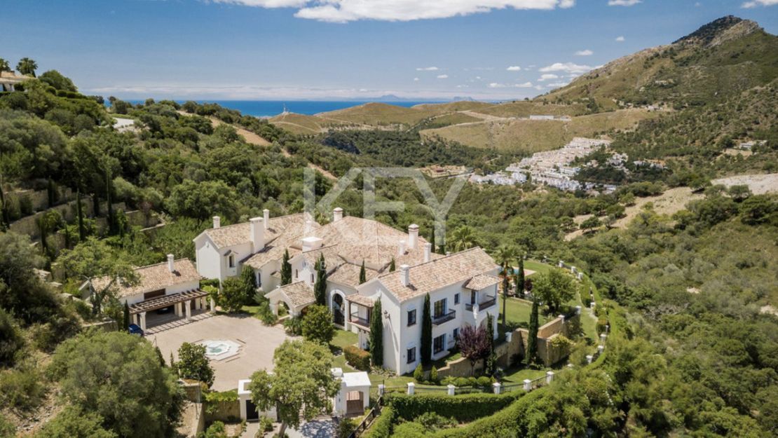 Luxury Mediterranean Classic Style Villa for Sale in La Zagaleta, Benahavís