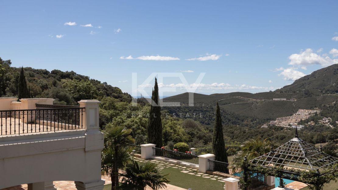 Luxury Mediterranean Classic Style Villa for Sale in La Zagaleta, Benahavís