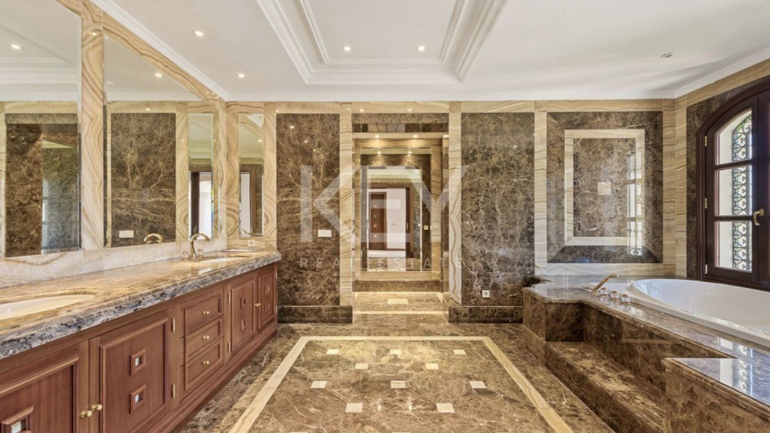 Luxury Mediterranean Classic Style Villa for Sale in La Zagaleta, Benahavís