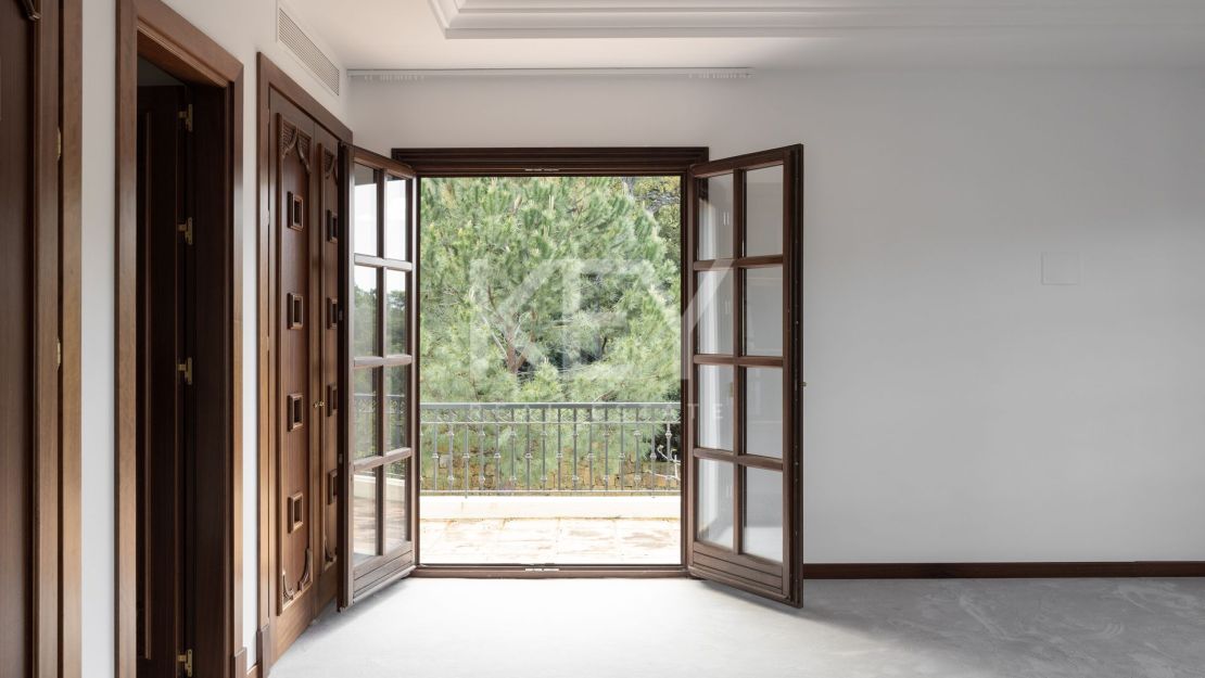 Luxury Mediterranean Classic Style Villa for Sale in La Zagaleta, Benahavís
