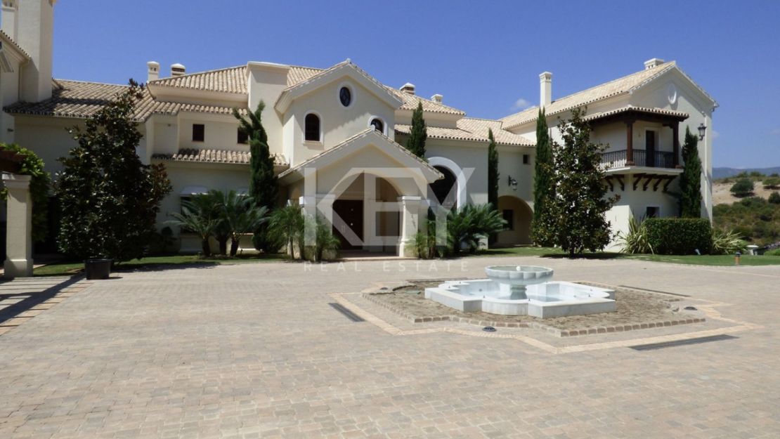 Luxury Mediterranean Classic Style Villa for Sale in La Zagaleta, Benahavís