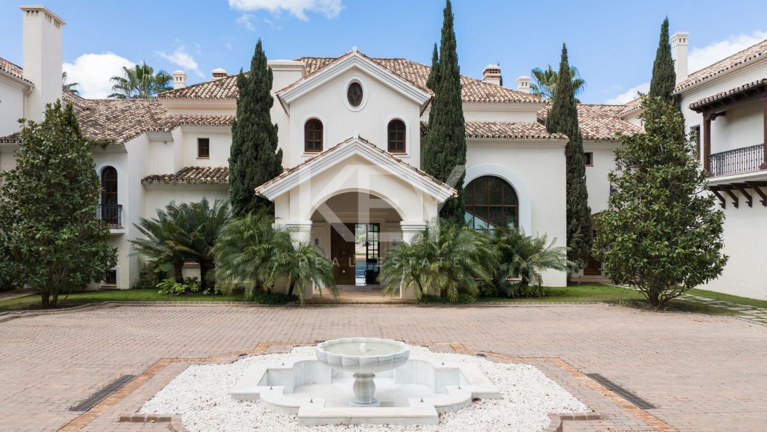 Luxury Mediterranean Classic Style Villa for Sale in La Zagaleta, Benahavís