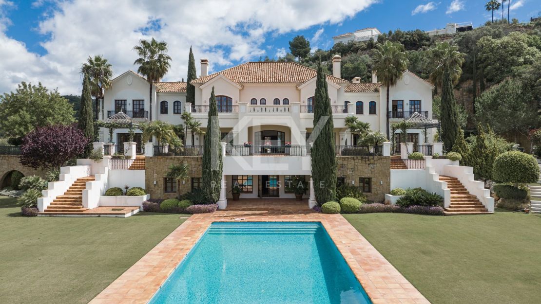 Luxury Mediterranean Classic Style Villa for Sale in La Zagaleta, Benahavís