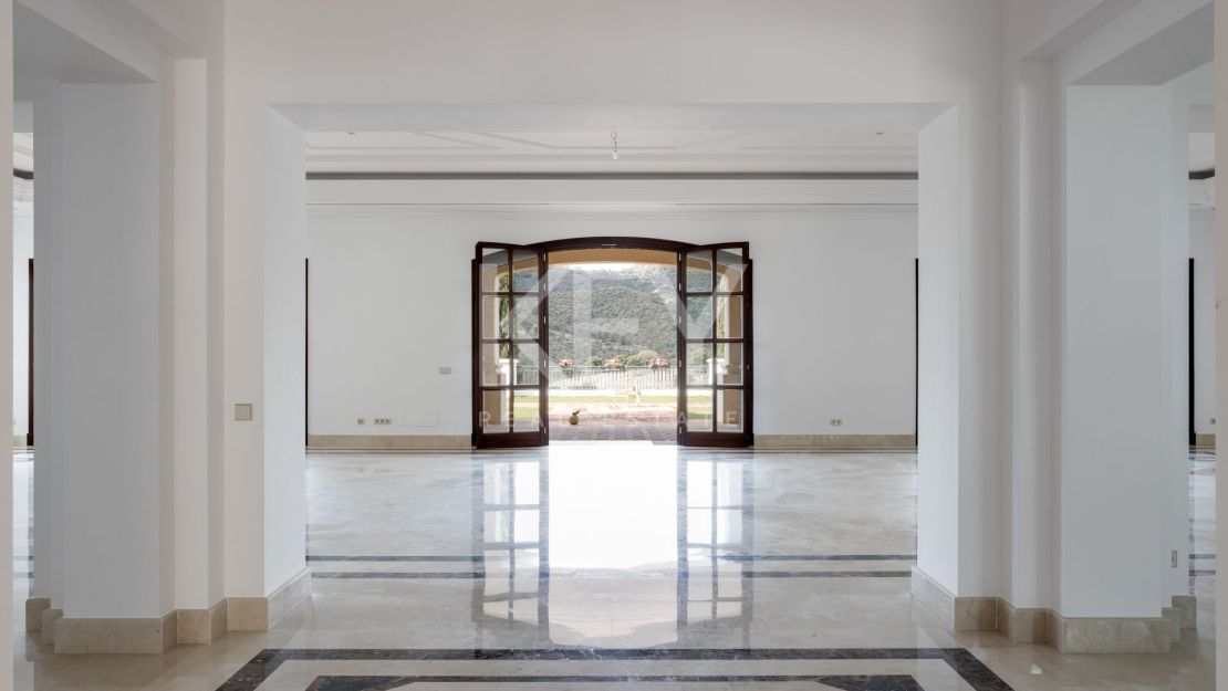 Luxury Mediterranean Classic Style Villa for Sale in La Zagaleta, Benahavís