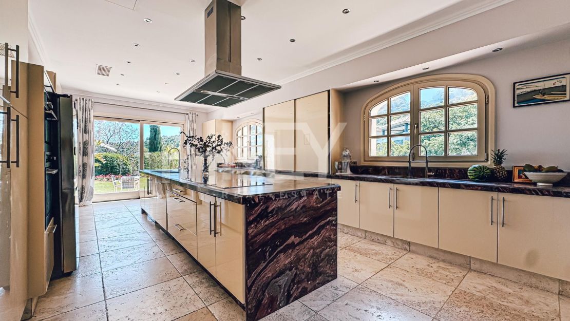 Elegant Sea View Villa for Sale in La Zagaleta, Benahavís