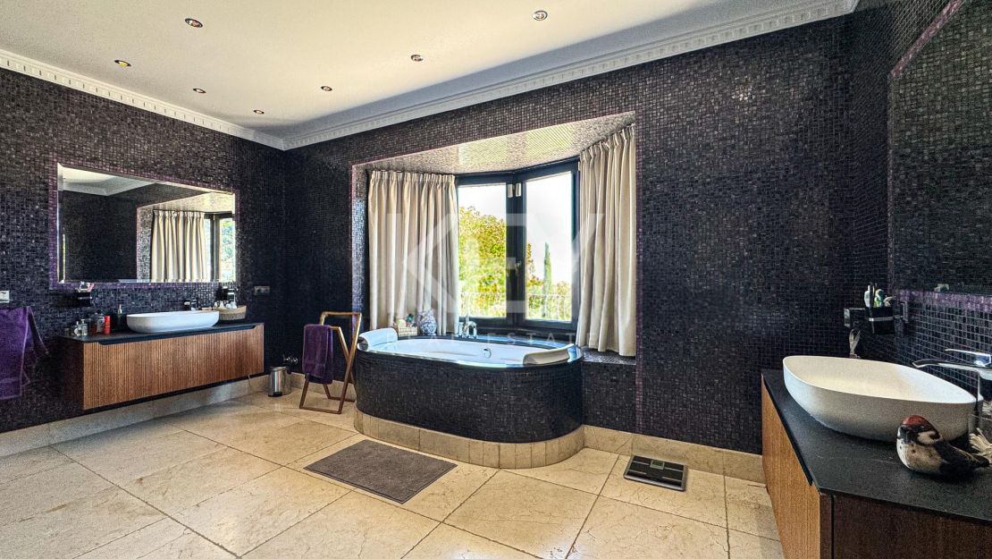 Elegant Sea View Villa for Sale in La Zagaleta, Benahavís