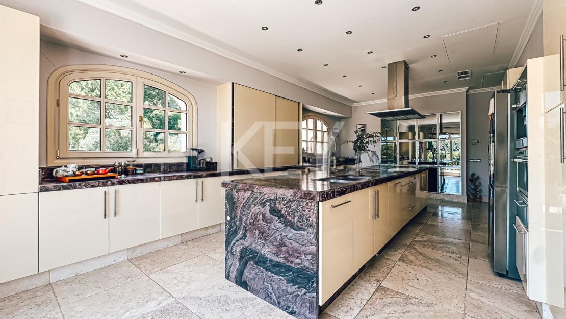 Elegant Sea View Villa for Sale in La Zagaleta, Benahavís