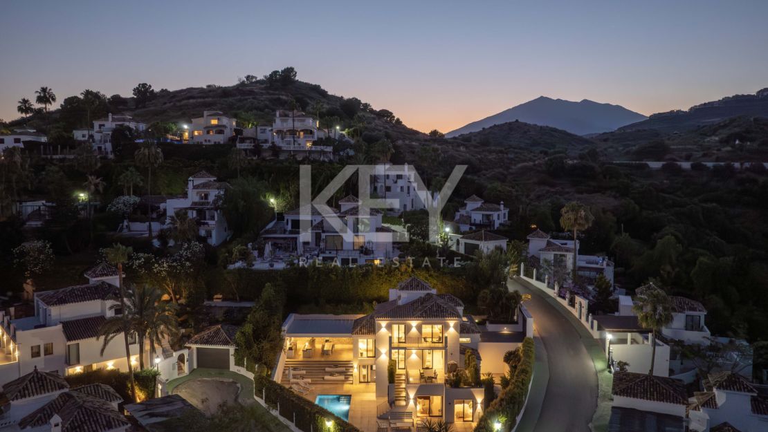 Contemporary Luxury Villa for Sale in Nueva Andalucía, Marbella