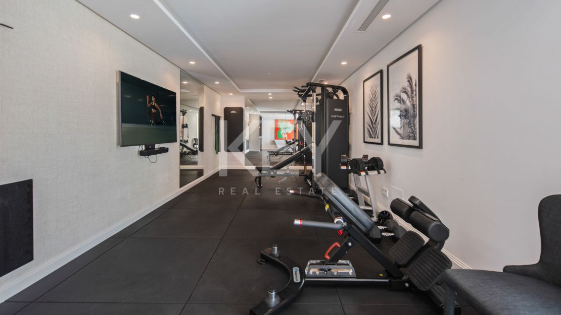 Contemporary Luxury Villa for Sale in Nueva Andalucía, Marbella